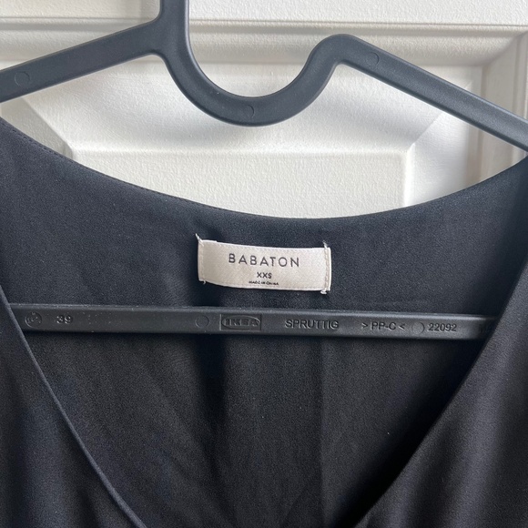 aritzia babaton randy short sleeve blouse - black (2xs) - Picture 2 of 2